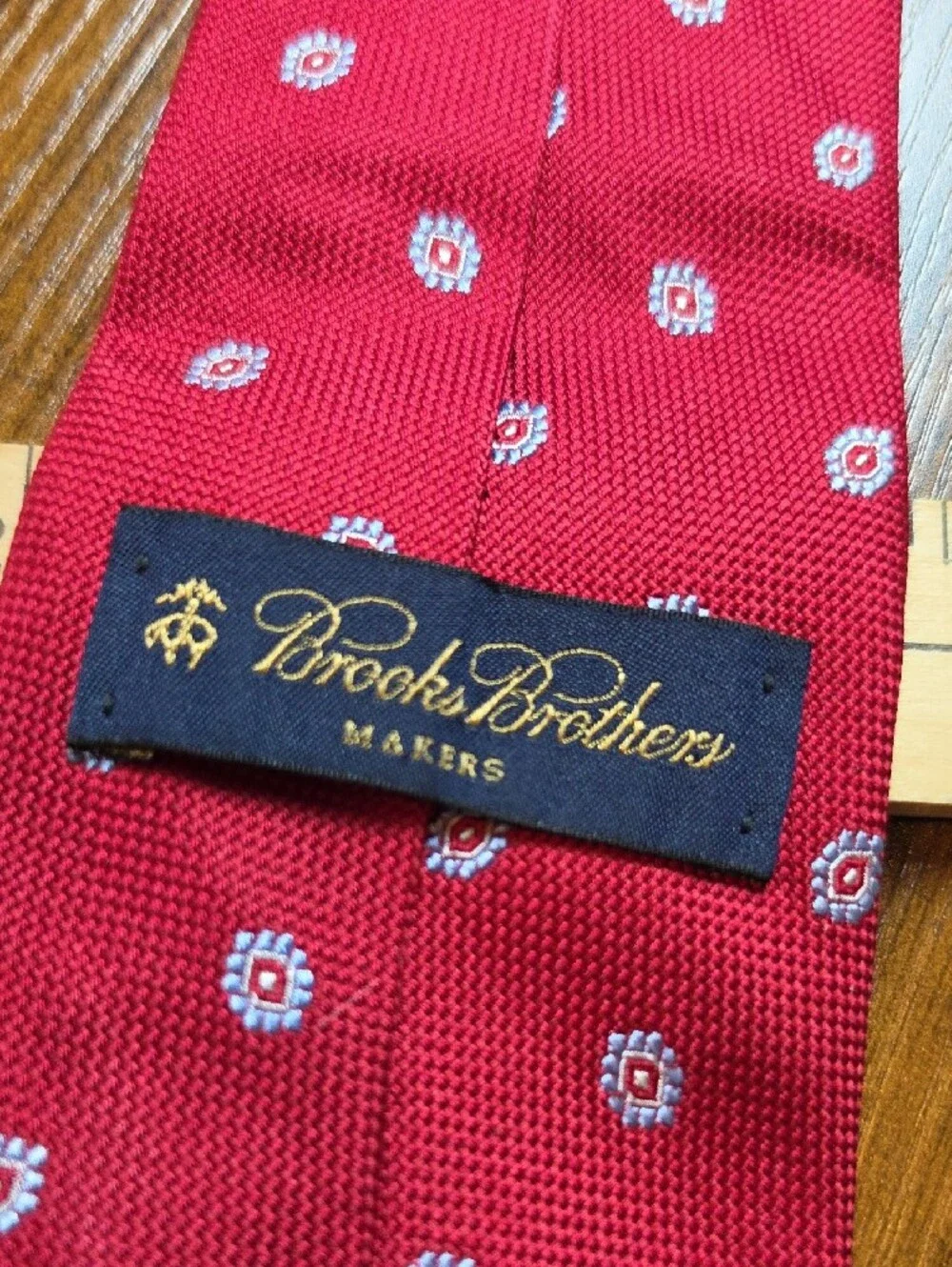 BROOKS BROTHERS | Italian Silk Red Medallion Necktie‎ USA Classic | 64